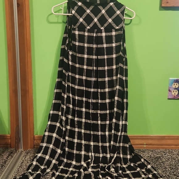 Long Button Up Plaid Tank Top - Picture 7 of 8